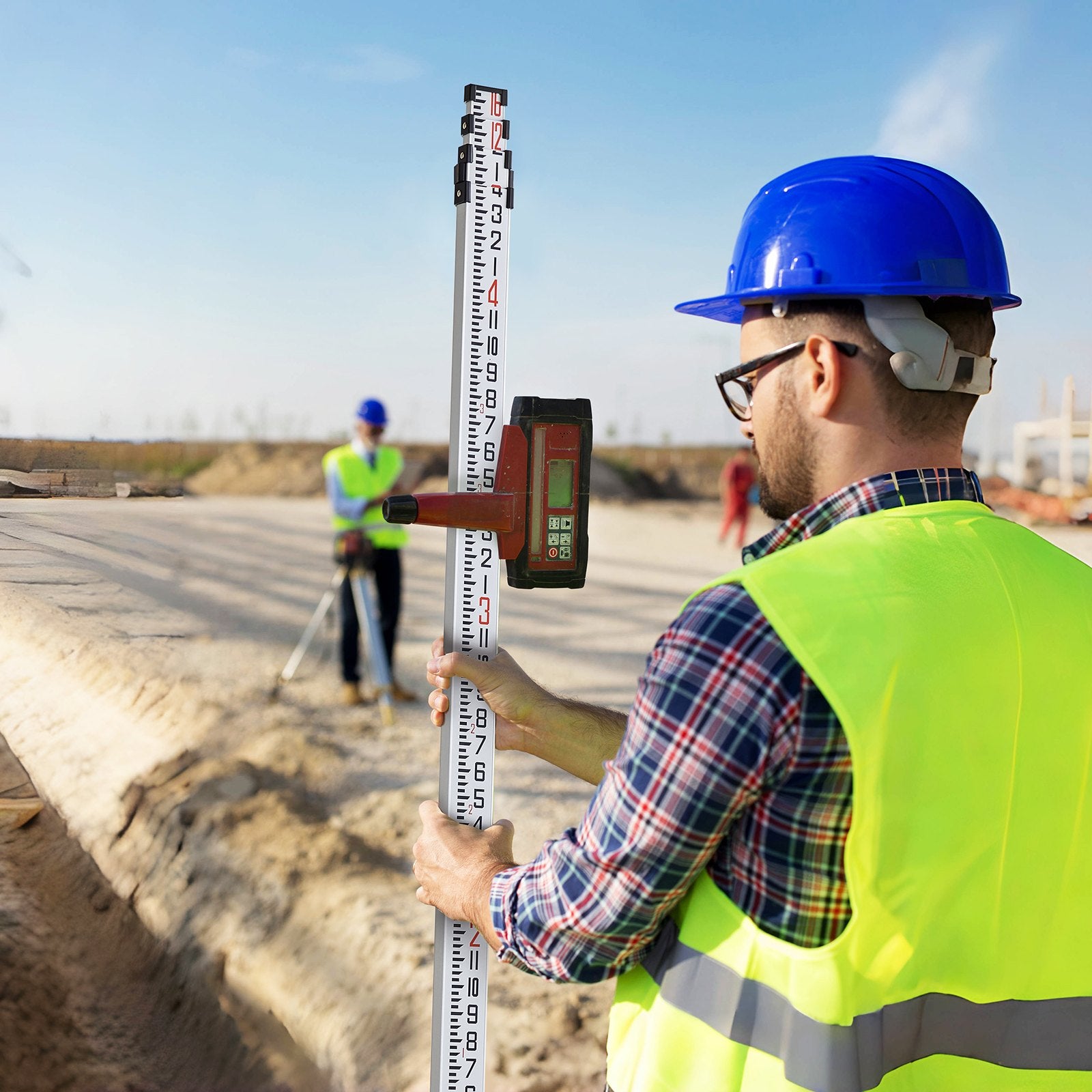 VEVOR Measuring Rod 16-Feet/8ths 4 Sections Telescopic Grade Rod 1/8in w/ Bag