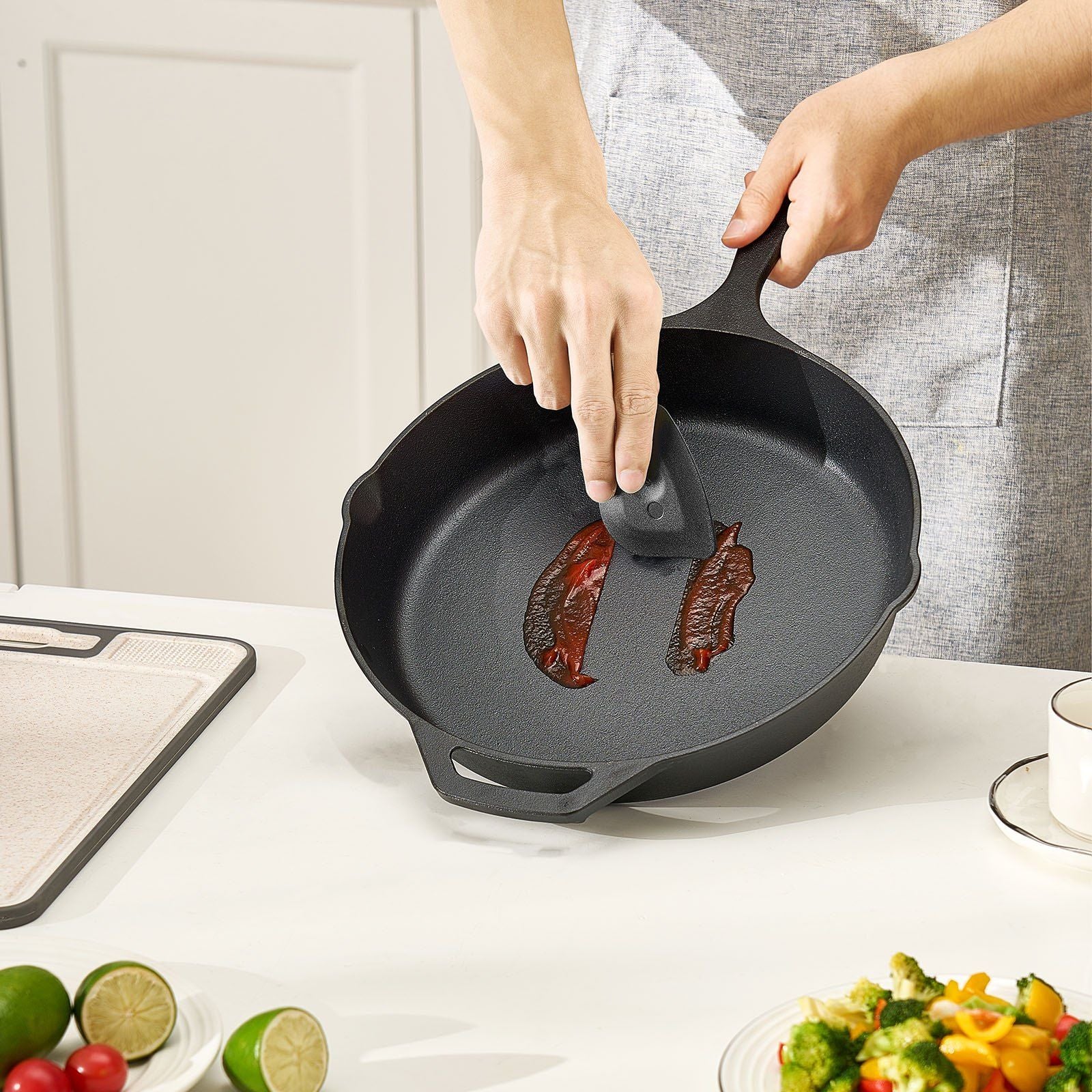 Cast Iron Skillet, 4 Pcs Frying Pan Set (155, 205, 260, 305 mm), Skillets with Heat-Resistant Silicone Handle, Pre-Seasoned Chef's Pan, Kitchen Cookware, Oven, Gas, Electrical, Induction, Black