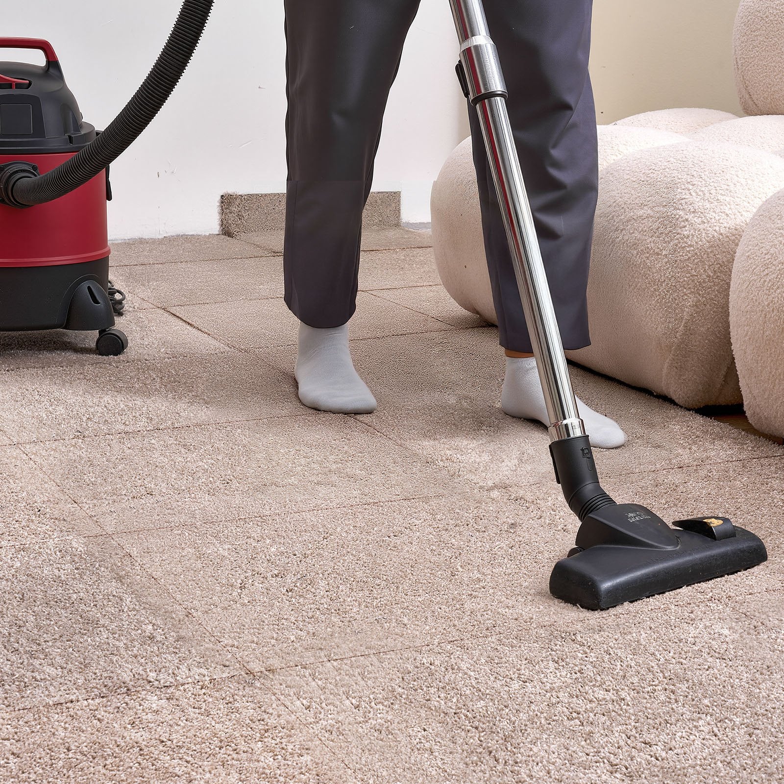 VEVOR Carpet Tiles 457x457 mm, 10 Pack Carpet Square Rug Detachable & Damage-free, Self Adhesive Home Floor Soft Plush Padded for 2.1㎡ Coverage, Easy DIY for Living Room & Bedroom, Light Brown