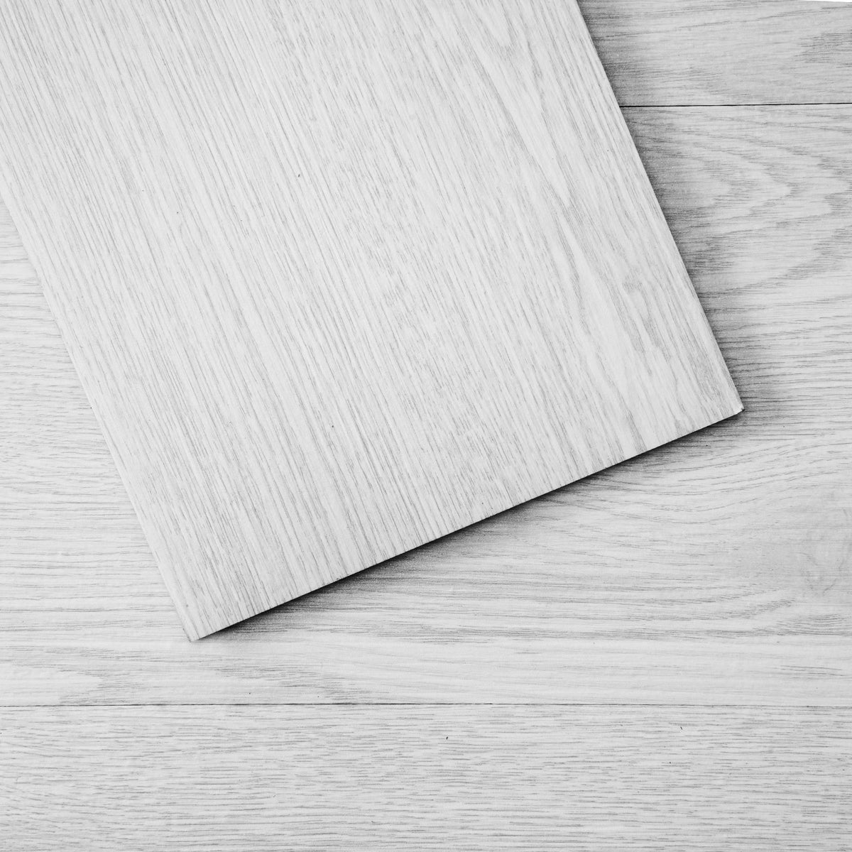 VEVOR Self Adhesive Vinyl Floor Tiles 36 x 6 inch, 36 Tiles 2.5mm Thick Peel &amp; Stick, Light Gray Wood Grain DIY Flooring for Kitchen, Dining Room, Bedrooms &amp; Bathrooms, Easy for Home Decor