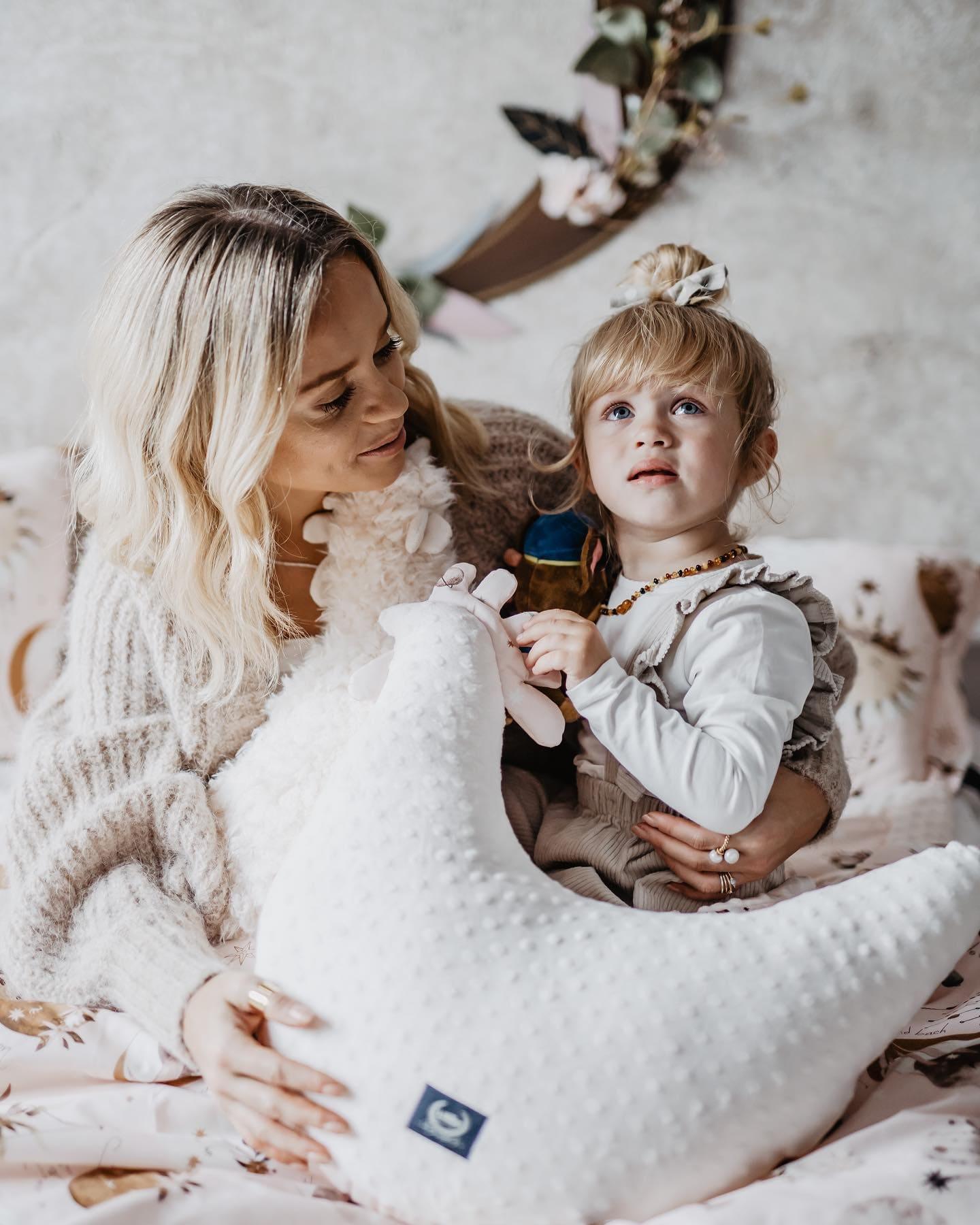 La Millou Dana's Hen Pillow FAMOUS CARLA | Sand-1954803115928719361