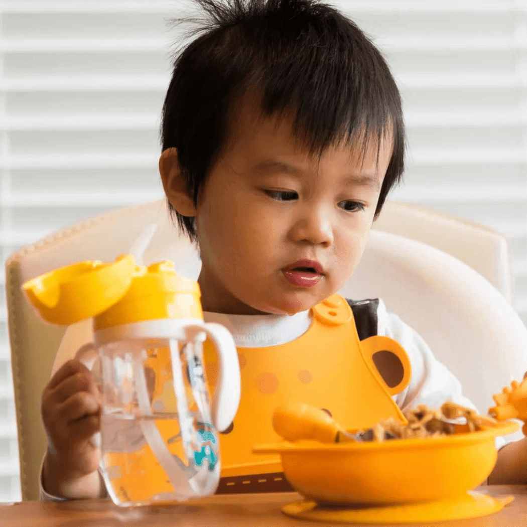 Marcus & Marcus-Tritan Straw Drink Bottle Lola the Giraffe-Yellow-1910112443561021447