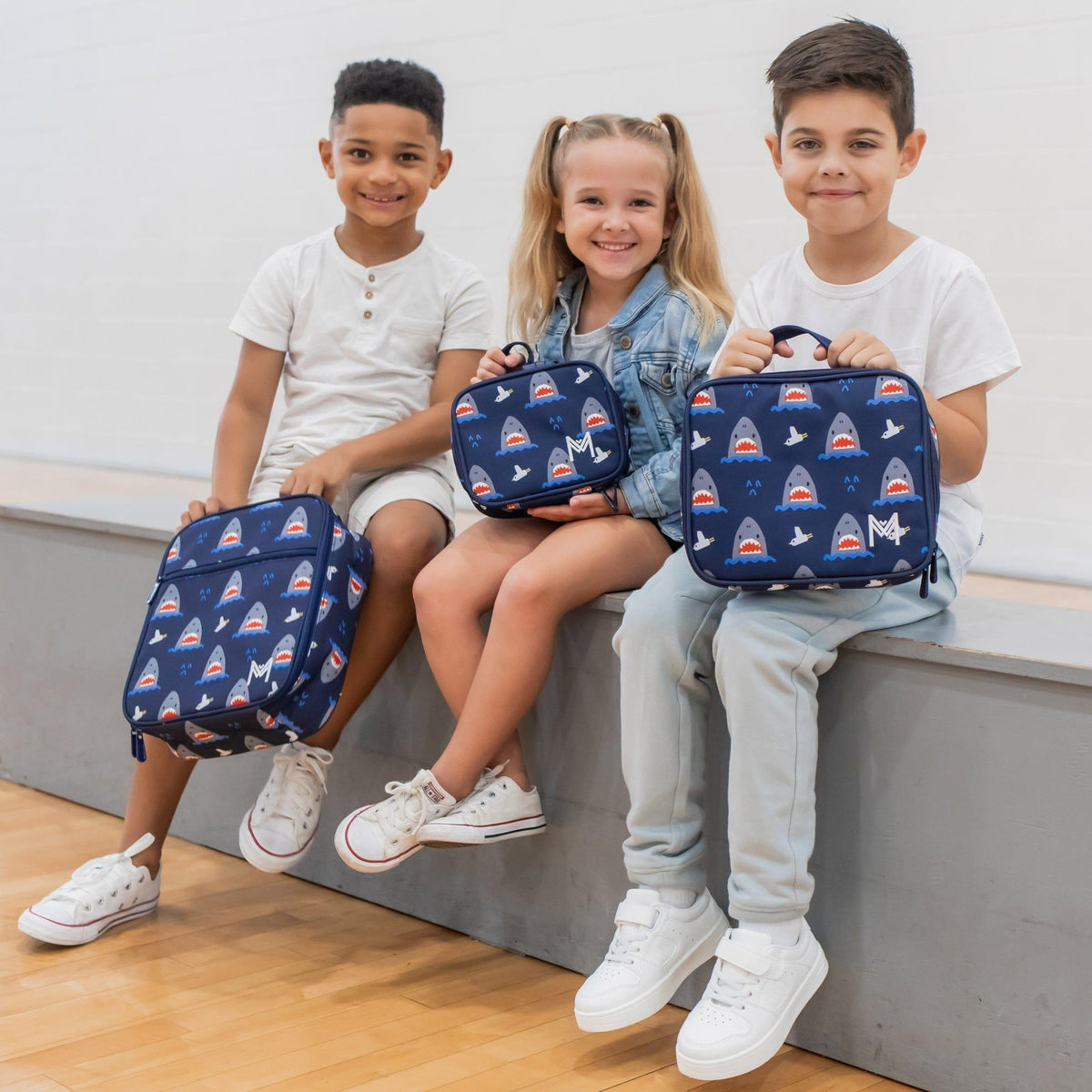 MONTII.CO Medium Insulated Lunch Bag - Sharks-1954803121909796865