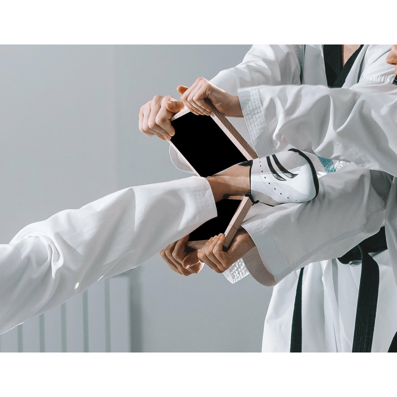 Martial Arts Supply Rebreakable Board Taekwondo, MMA, Karate-Set: Yellow, Blue, Red & Black